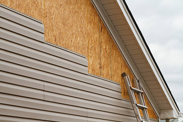 Professional Vinyl Siding technician working in Great Falls, SC